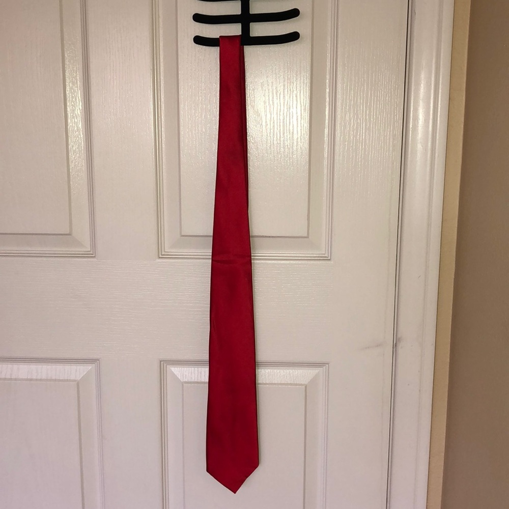 Geoffrey Beene red necktie